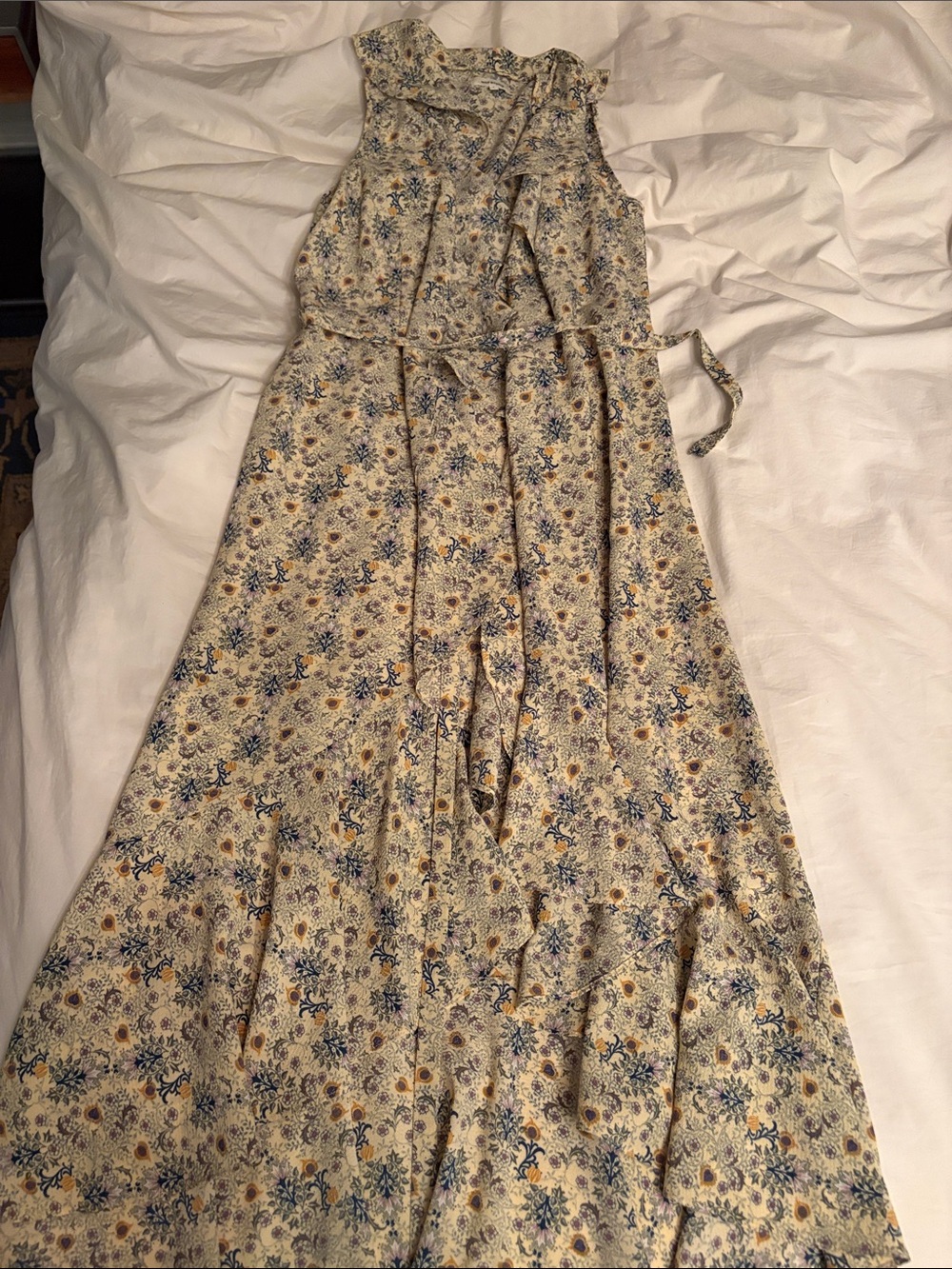 Buttercream sleeveless floral midi/maxi dress 👗